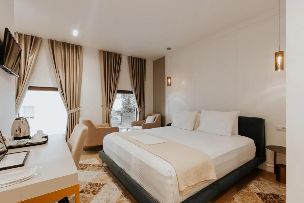 Sharm Hotel Luxury Гирокастра