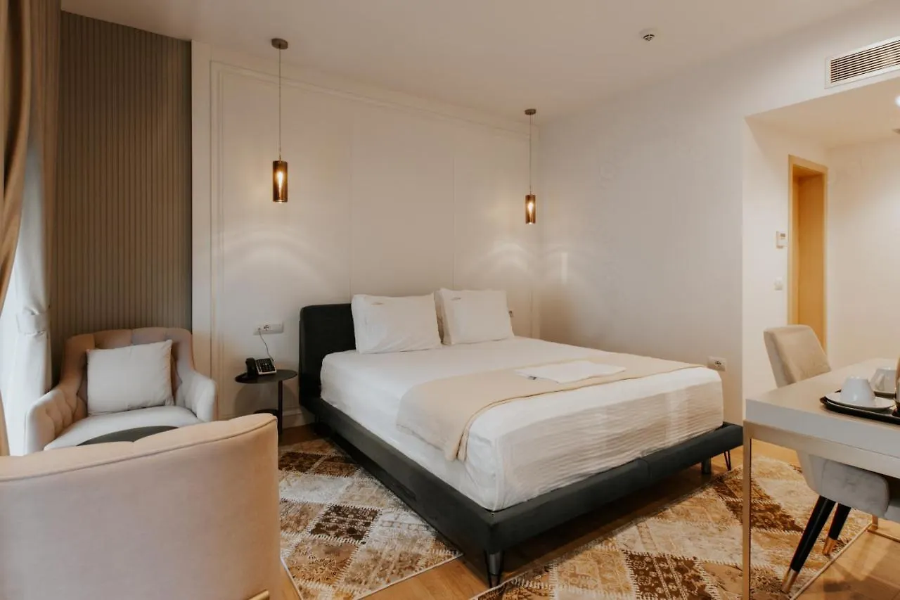 Sharm Hotel Luxury Гирокастра