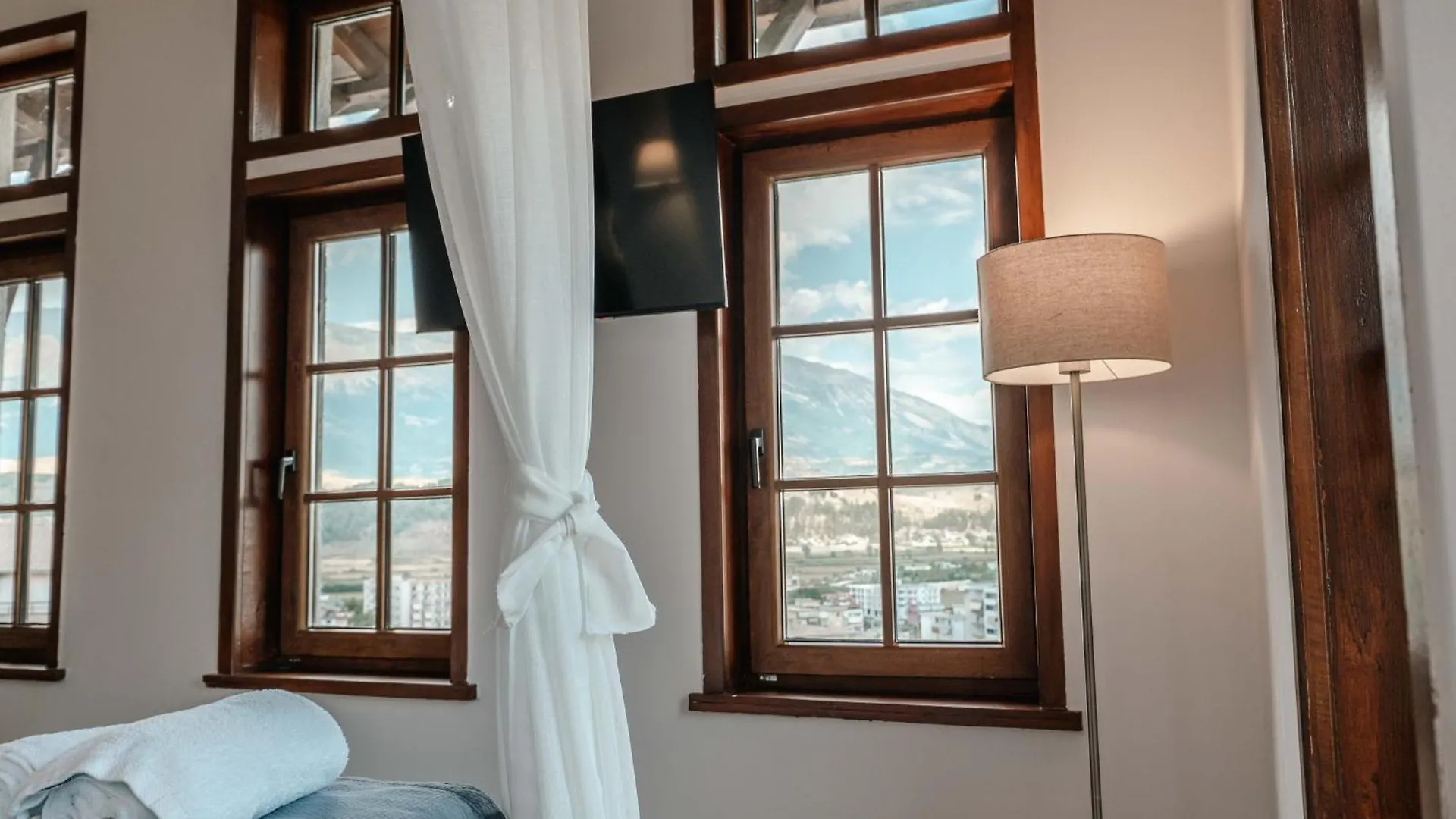 Sharm Hotel Luxury Gjirokastër